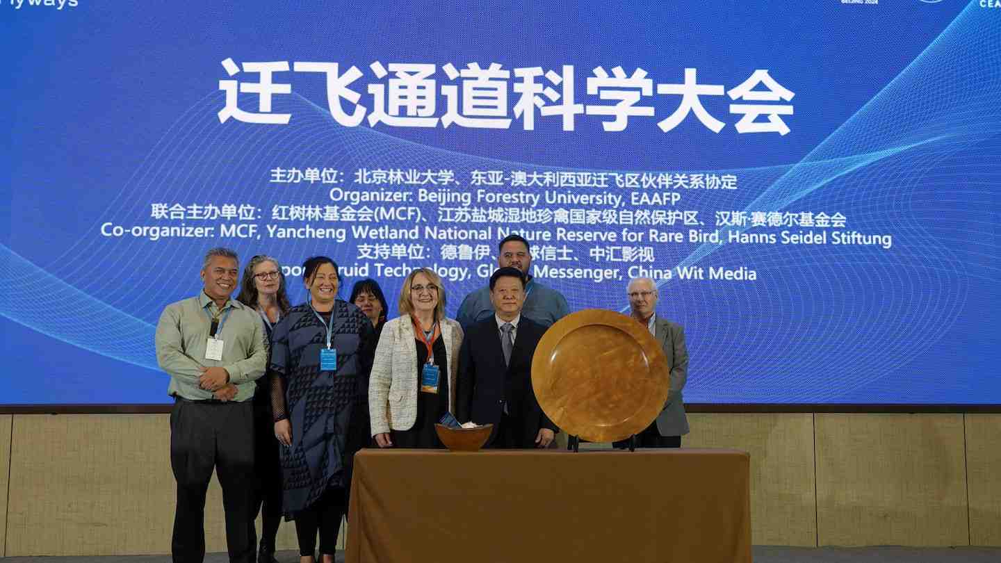 Sheridan Waitai and Robert Akuhata, from Far North iwi Ngāti Kuri present a koha - a large platter crafted from 45,000 year old swamp kauri from the Far North - to the First Global Ecological Governance Forum in Beijing