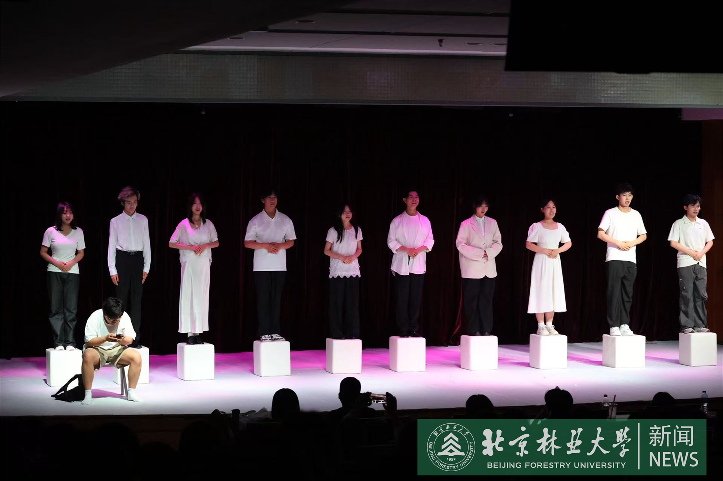 话剧1.jpg